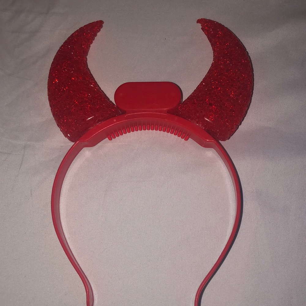 Devil horns - Picture 2 of 3